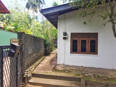 10Perches House for sale in Thalawathugoda