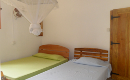 Hotel For sale at Midigama