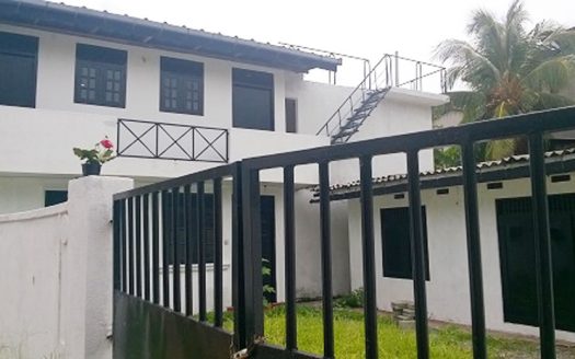 Old two houses sale at Nawala