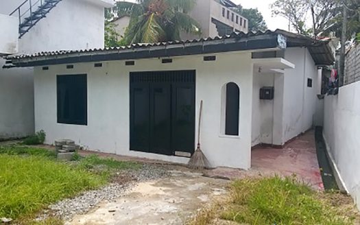 Old two houses sale at Nawala