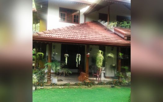 Two storied Banglow for sale at Colombo Kurunagala Main Road, Minuwangoda