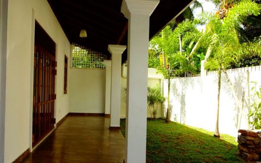 A brand new house for sale at Thalawathugoda, Hokandara.