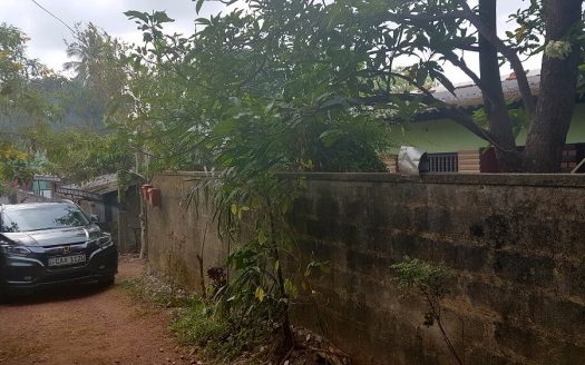 Old houses for sale at Nawala