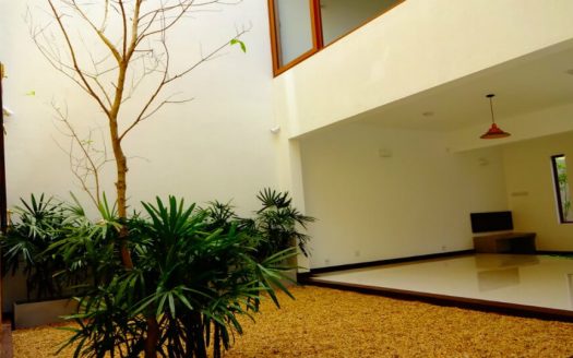 luxury house for sale at Thalawathugoda, kalalgoda road.