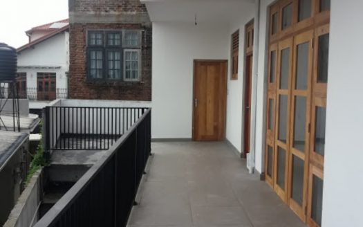 Four story building for rent in Polhengoda