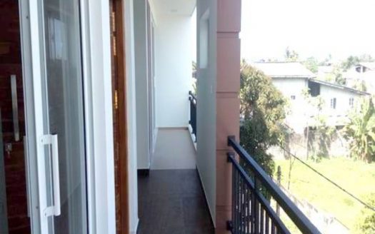 Three storied luxury building for lease in Rathmalana